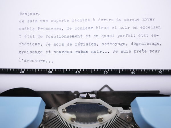 Machine à écrire Rover Primavera Bleue pastel révisée ruban neuf