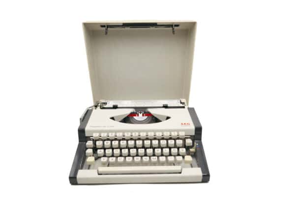 Machine à écrire Olympia Traveller de Luxe blanche et noire qwertz