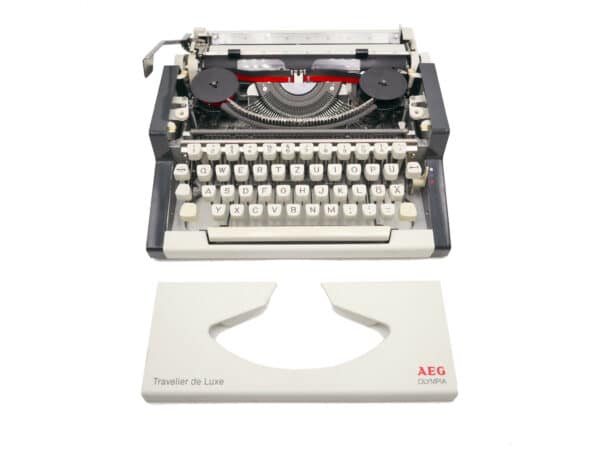 Machine à écrire Olympia Traveller de Luxe blanche et noire qwertz