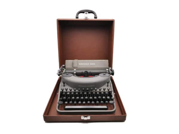 Machine à écrire Remington Noiseless grise révisée ruban neuf