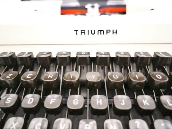 Triumph Teeey Blanche révisée ruban neuf