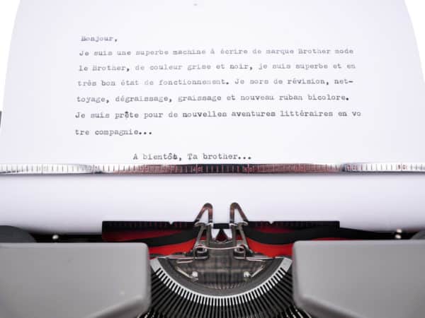 machine à écrire Brother grise et noire révisée ruban neuf