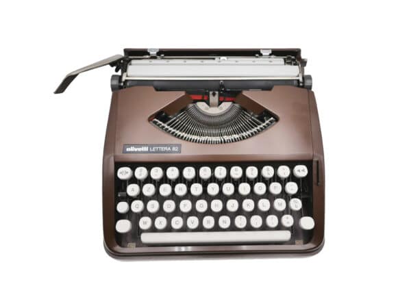 Machine à écrire Olivetti Lettera 82 chocolat révisée ruban neuf