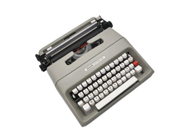 #Exclu : machine à écrire Olivetti lettera 35 L grise révisée ruban neuf